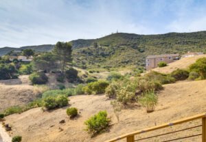 Modern mountain-side guest suite with private parking in Newbury Park California