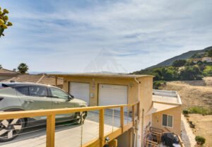Modern mountain-side guest suite with private parking in Newbury Park California