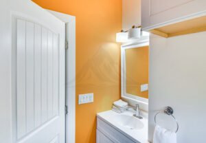 Clean and stylish guest bathroom with fresh towels in Thousand Oaks vacation home