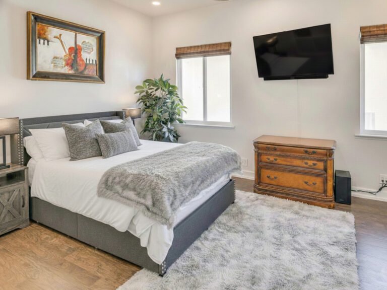 Spacious living room for corporate housing near Thousand Oaks CA