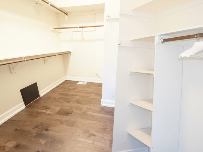 Luxury master suite in furnished rental near Amgen